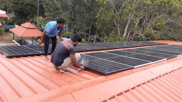 क्या उच्च तापमान का सोलर पैनलों पर कोई प्रभाव पड़ता है?